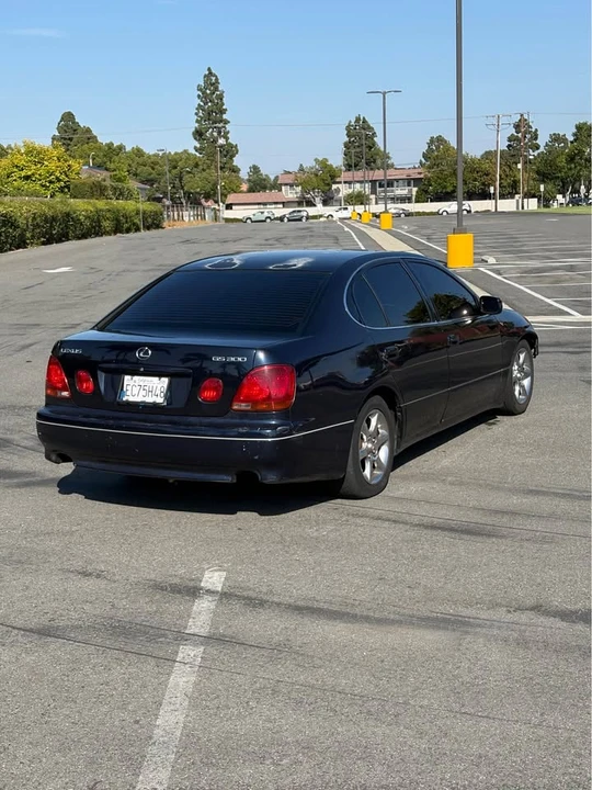 2001 Lexus GS 2nd Gen - Image 2 of 10