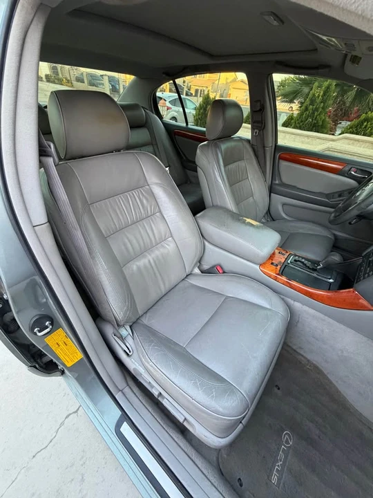 2001 Lexus GS 2nd Gen - Image 9 of 12
