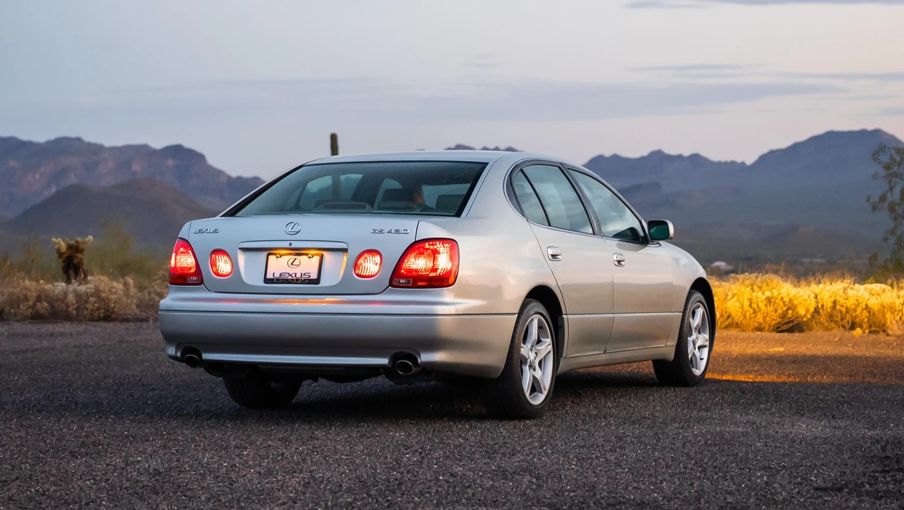 2001 Lexus GS 2nd Gen - Image 21 of 31