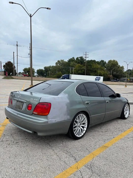 2001 Lexus GS 2nd Gen - Image 10 of 15