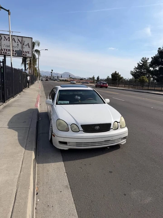 2001 Lexus GS 2nd Gen - Image 2 of 3