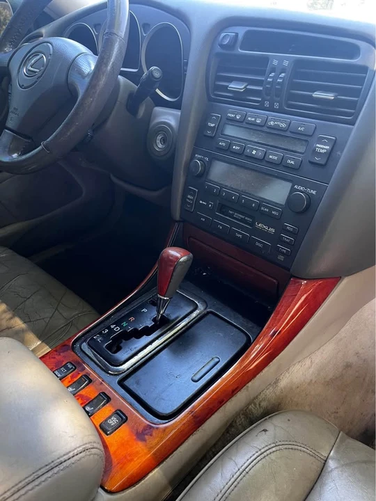 2001 Lexus GS 2nd Gen - Image 11 of 11