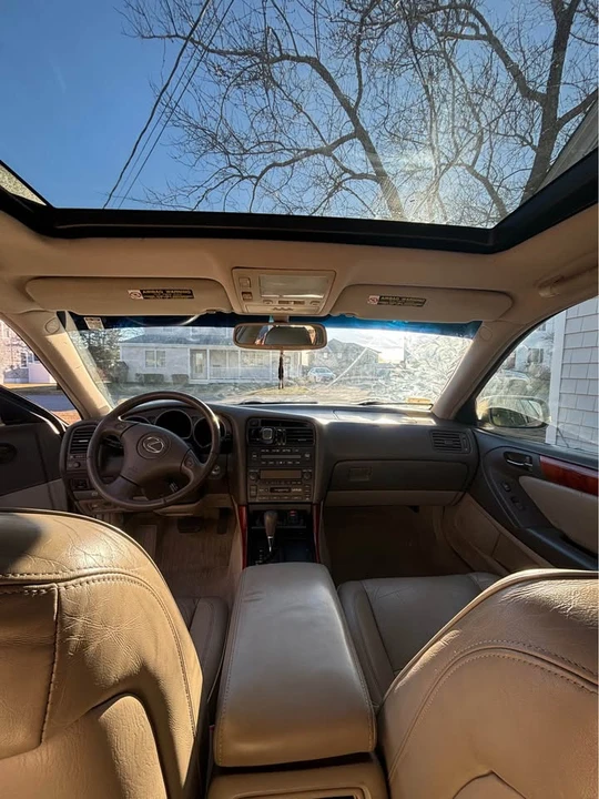2001 Lexus GS 2nd Gen - Image 2 of 11