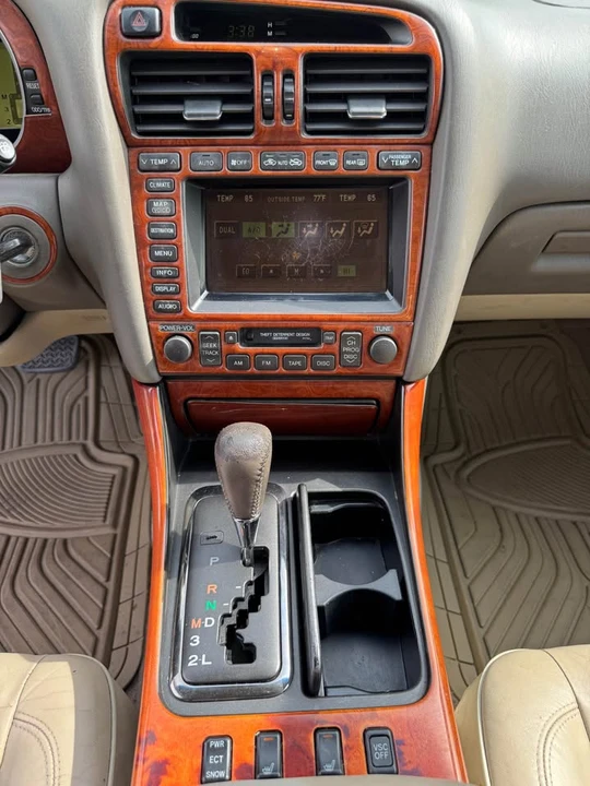 2001 Lexus GS 2nd Gen - Image 17 of 20