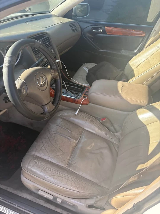 2001 Lexus GS 2nd Gen - Image 9 of 12