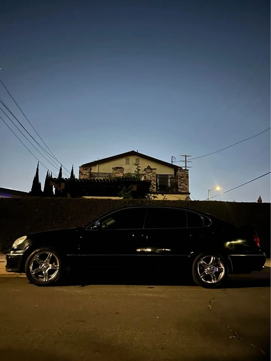 2001 Lexus GS 2nd Gen - Image 2 of 11