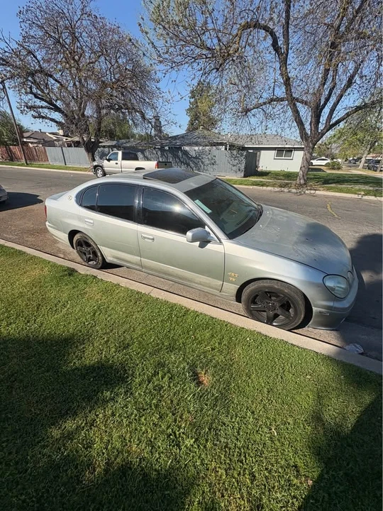 2001 Lexus GS 2nd Gen - Image 2 of 4
