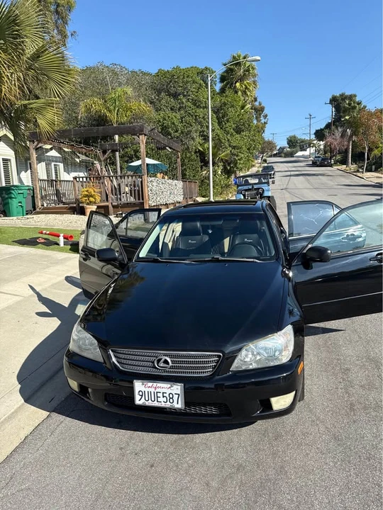 2001 Lexus IS 1st Gen - Image 2 of 12