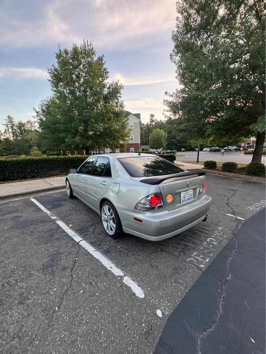 2001 Lexus IS 1st Gen - Image 4 of 7
