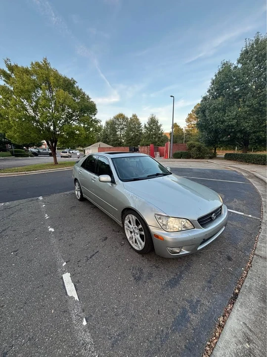 2001 Lexus IS 1st Gen - Image 2 of 7
