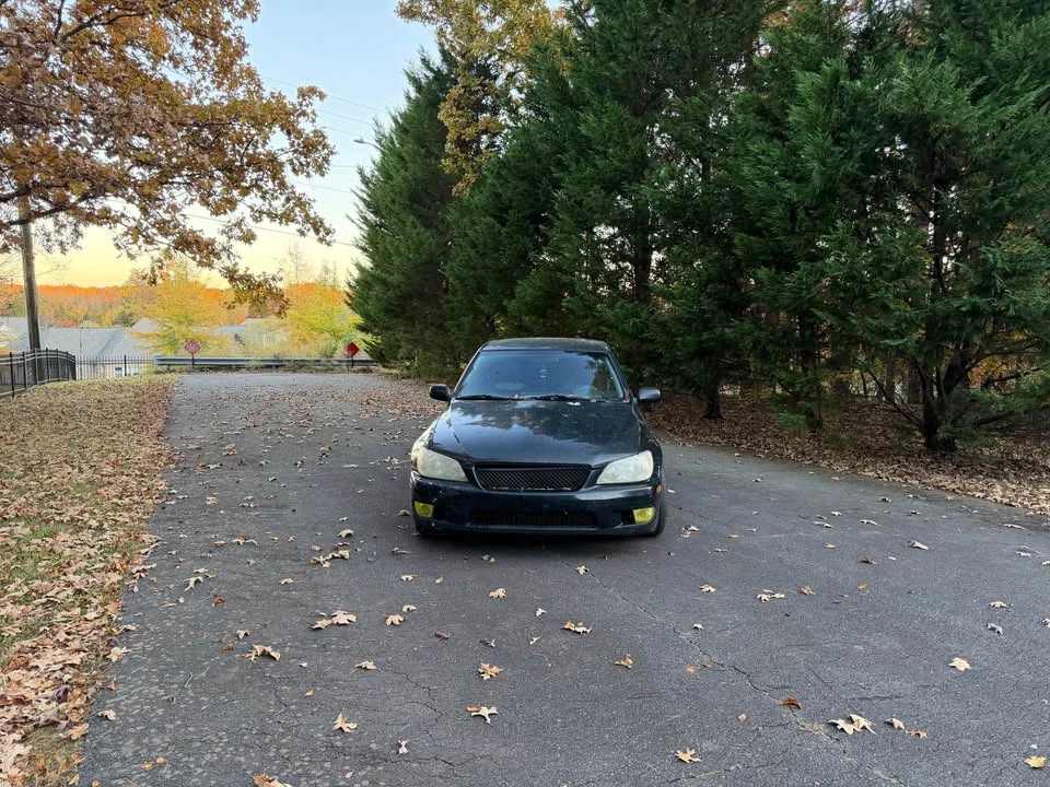 2001 Lexus IS 1st Gen - Image 2 of 5