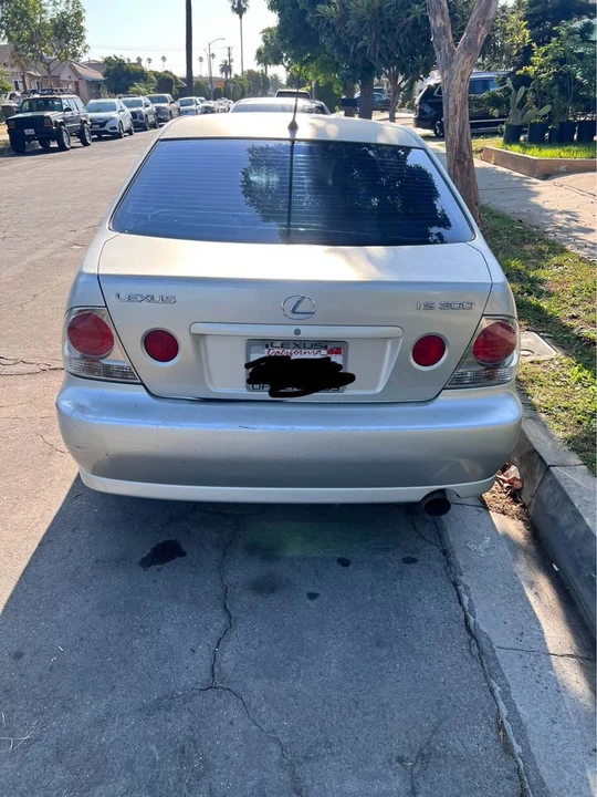 2001 Lexus IS 1st Gen - Image 2 of 3