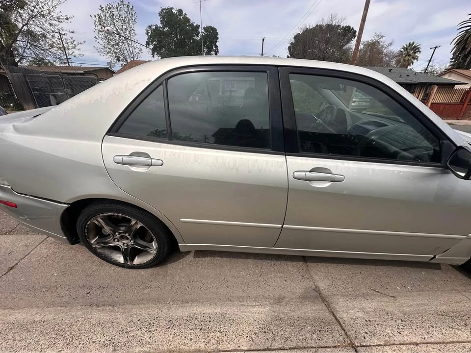 2001 Lexus IS 1st Gen - Image 2 of 9