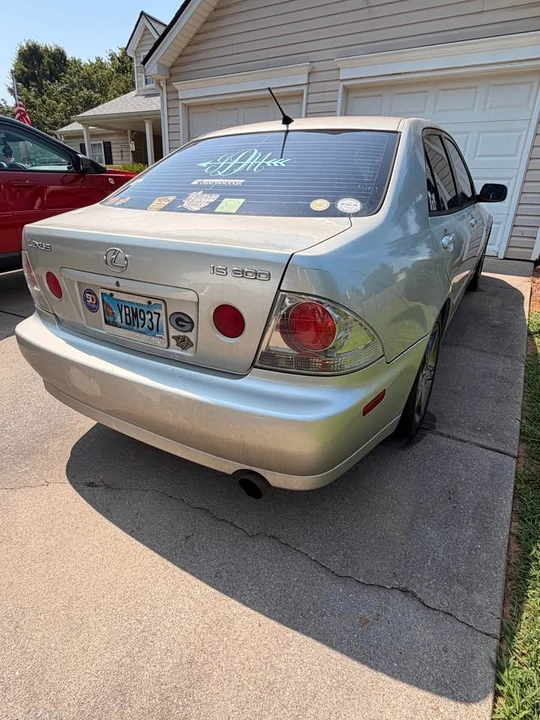 2001 Lexus IS 1st Gen - Image 4 of 4