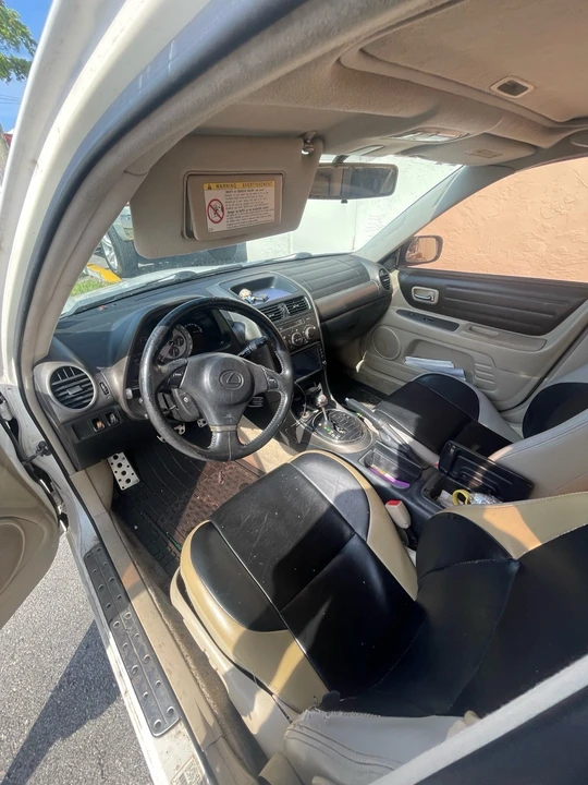 2001 Lexus IS 1st Gen - Image 11 of 13