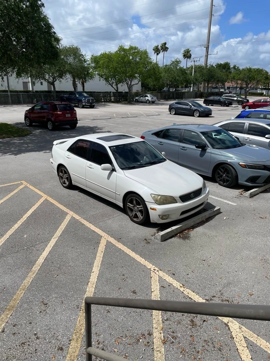 2001 Lexus IS 1st Gen - Image 5 of 13