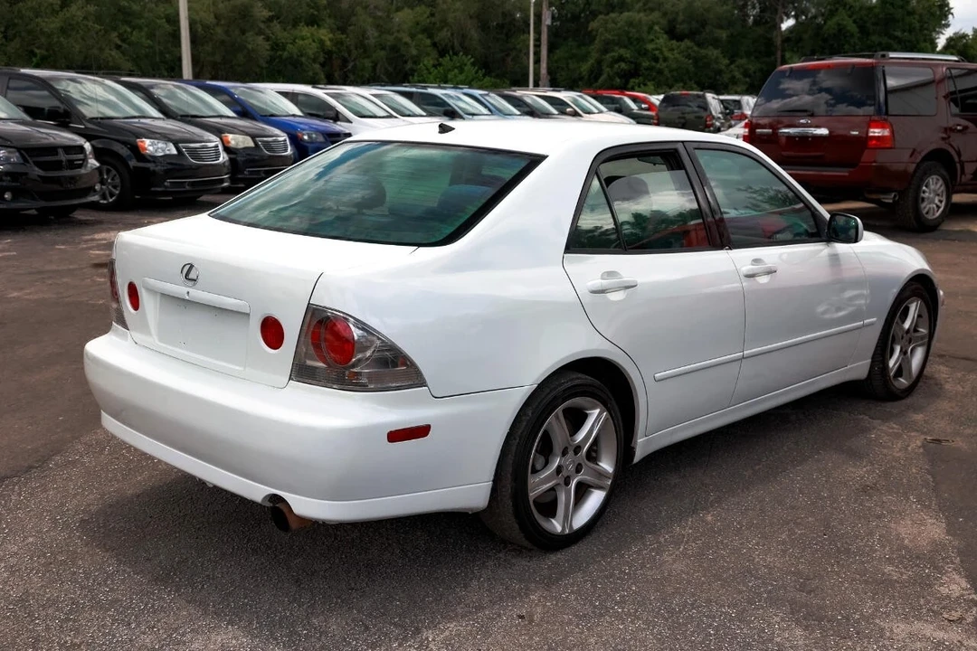 2001 Lexus IS 1st Gen - Image 11 of 21