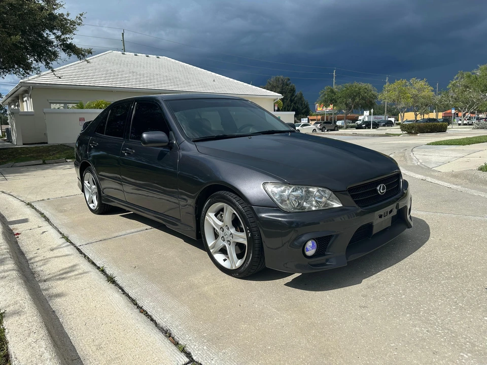 2001 Lexus IS 1st Gen - Image 18 of 31