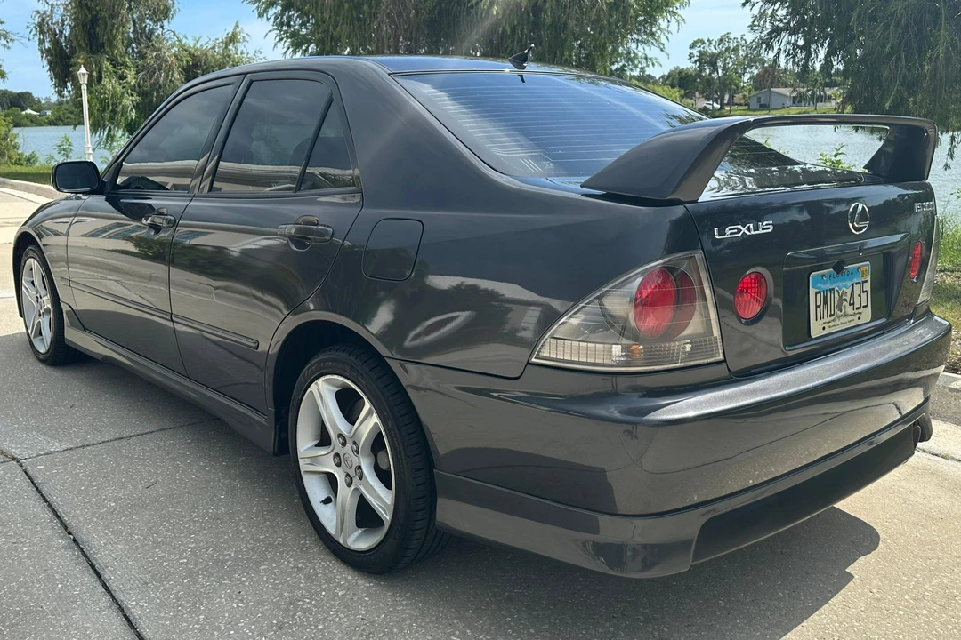 2001 Lexus IS 1st Gen - Image 12 of 31