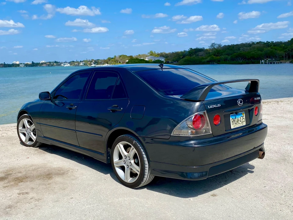 2001 Lexus IS 1st Gen - Image 13 of 31