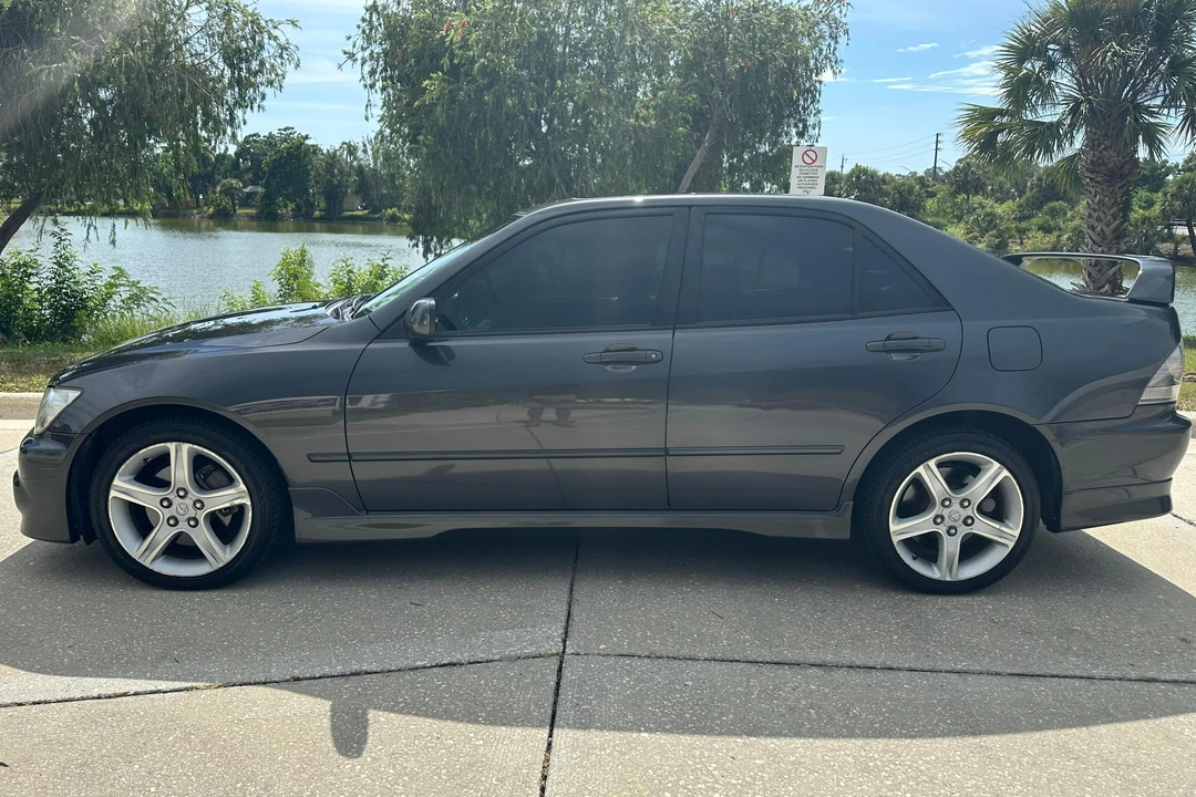 2001 Lexus IS 1st Gen - Image 10 of 31