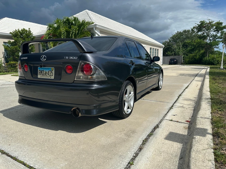 2001 Lexus IS 1st Gen - Image 16 of 31