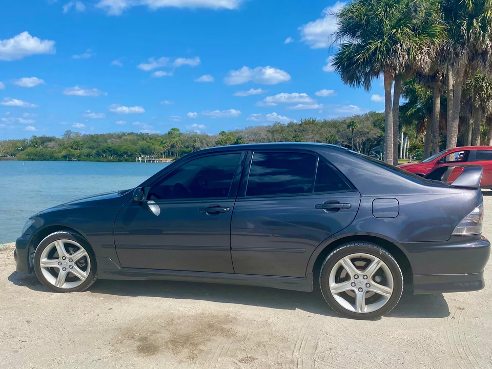2001 Lexus IS 1st Gen - Image 11 of 31