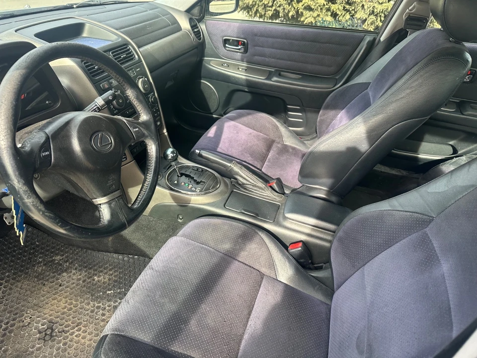 2001 Lexus IS 1st Gen - Image 19 of 25