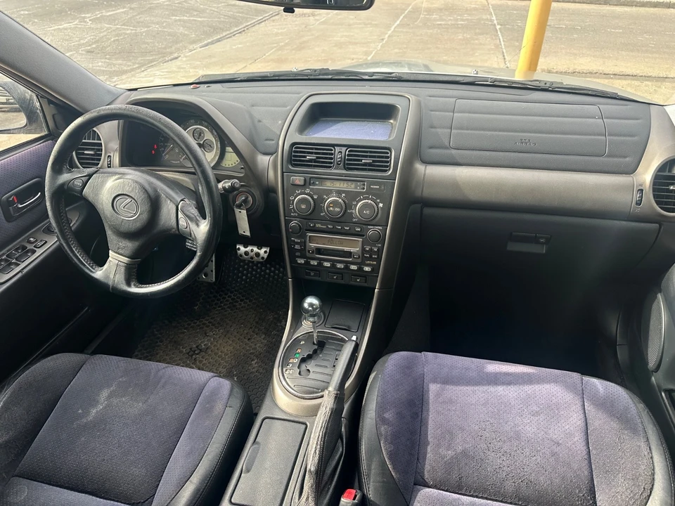 2001 Lexus IS 1st Gen - Image 18 of 25