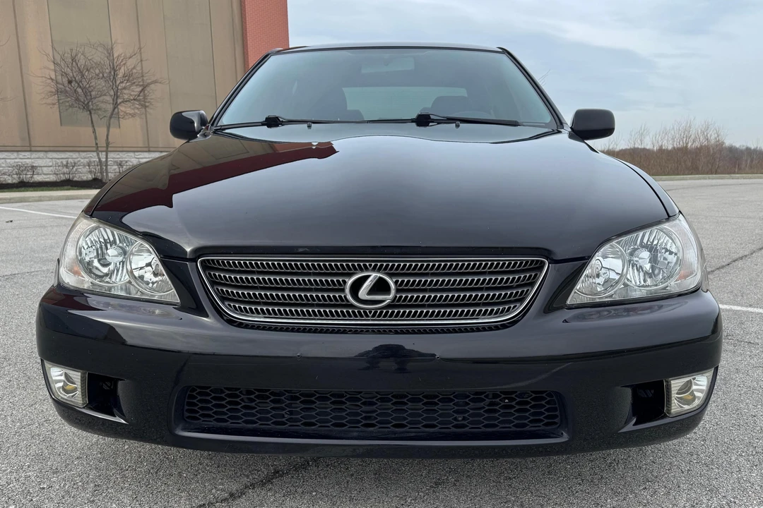 2001 Lexus IS 1st Gen - Image 2 of 31