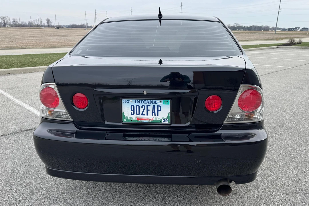 2001 Lexus IS 1st Gen - Image 5 of 31