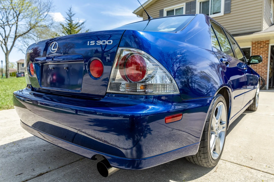 2001 Lexus IS 1st Gen - Image 13 of 31
