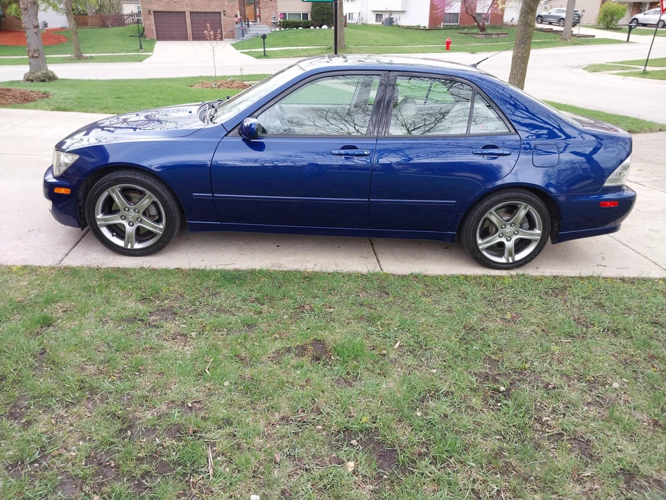 2001 Lexus IS 1st Gen - Image 9 of 31