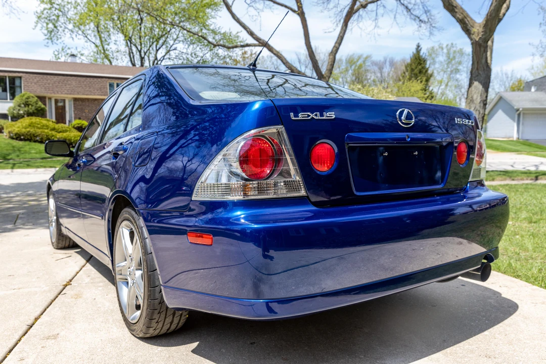 2001 Lexus IS 1st Gen - Image 10 of 31