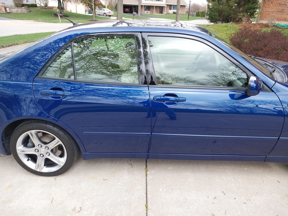 2001 Lexus IS 1st Gen - Image 21 of 31