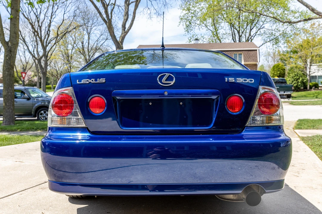 2001 Lexus IS 1st Gen - Image 5 of 31