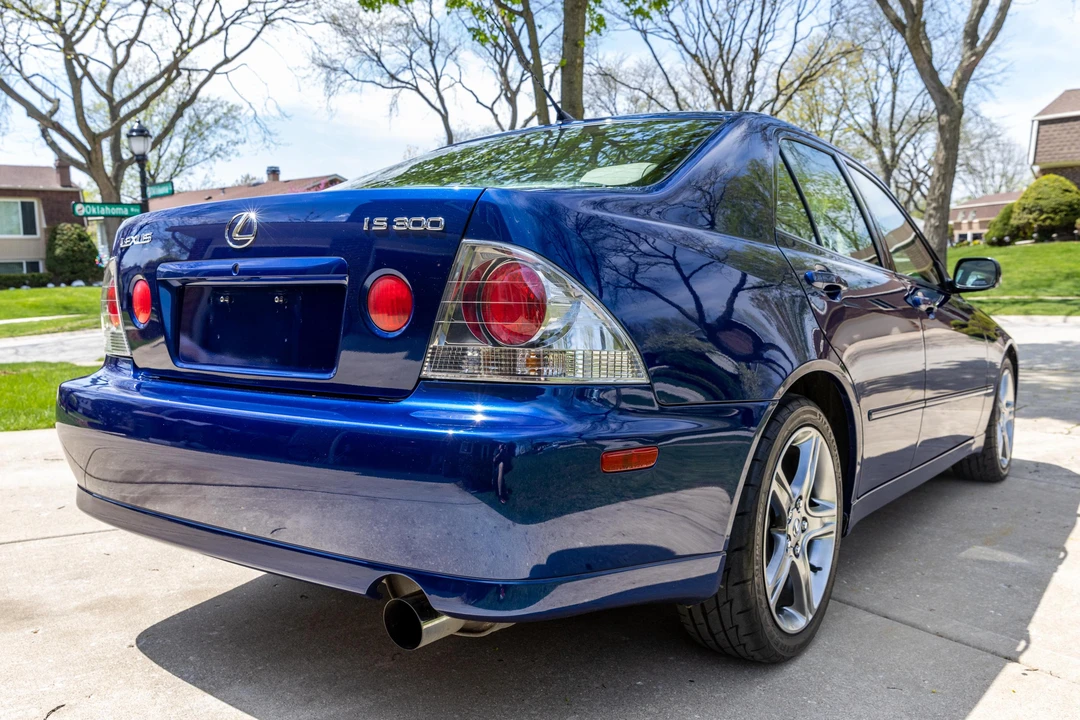 2001 Lexus IS 1st Gen - Image 4 of 31