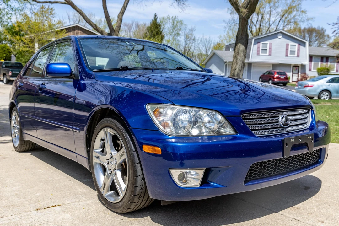 2001 Lexus IS 1st Gen - Image 2 of 31
