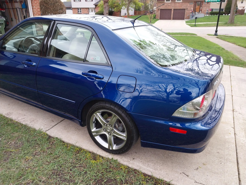 2001 Lexus IS 1st Gen - Image 17 of 31