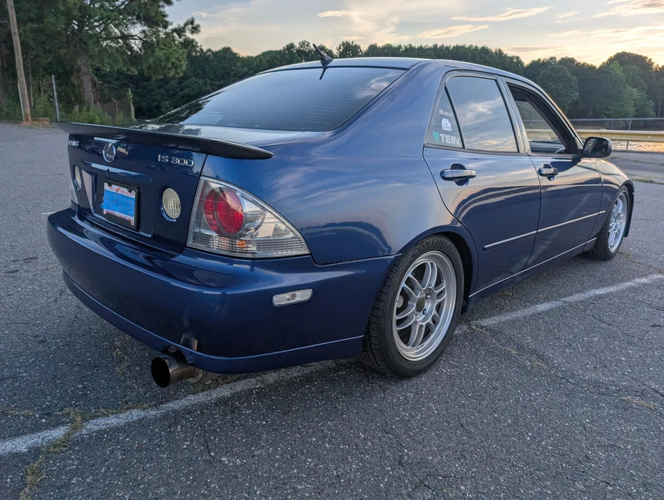 2001 Lexus IS 1st Gen - Image 14 of 31