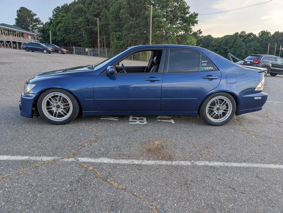 2001 Lexus IS 1st Gen - Image 9 of 31