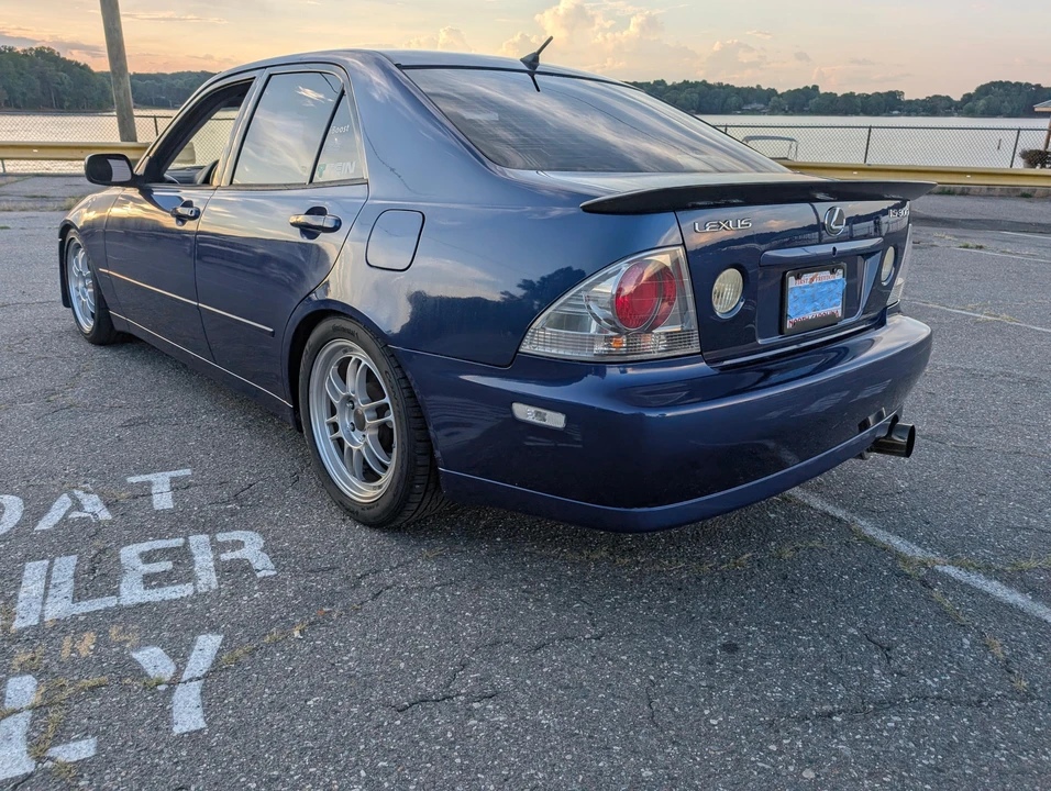 2001 Lexus IS 1st Gen - Image 11 of 31