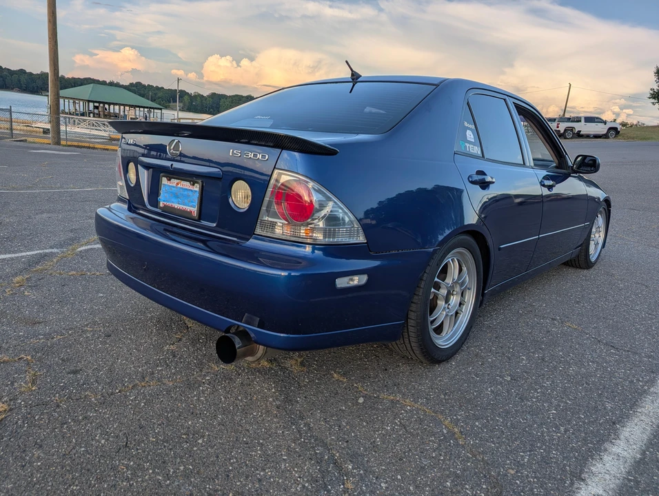 2001 Lexus IS 1st Gen - Image 13 of 31