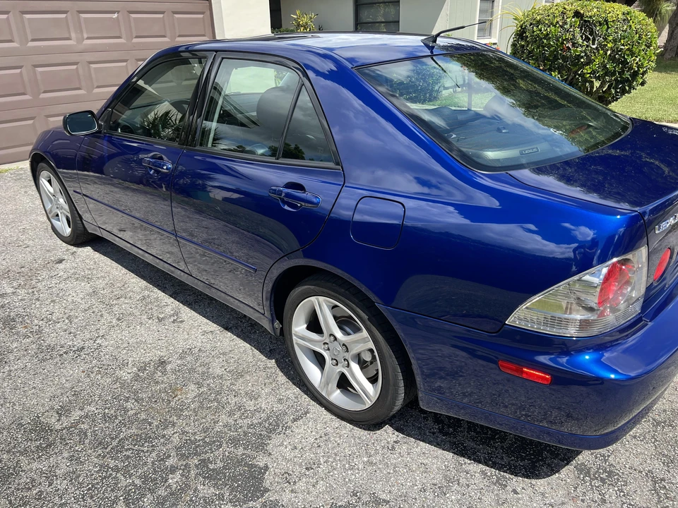 2001 Lexus IS 1st Gen - Image 11 of 30