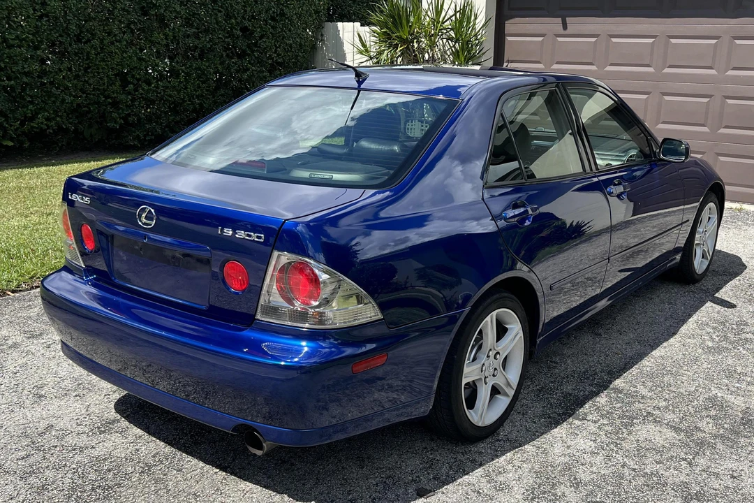 2001 Lexus IS 1st Gen - Image 4 of 30