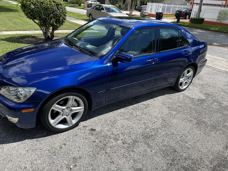 2001 Lexus IS 1st Gen - Image 10 of 30