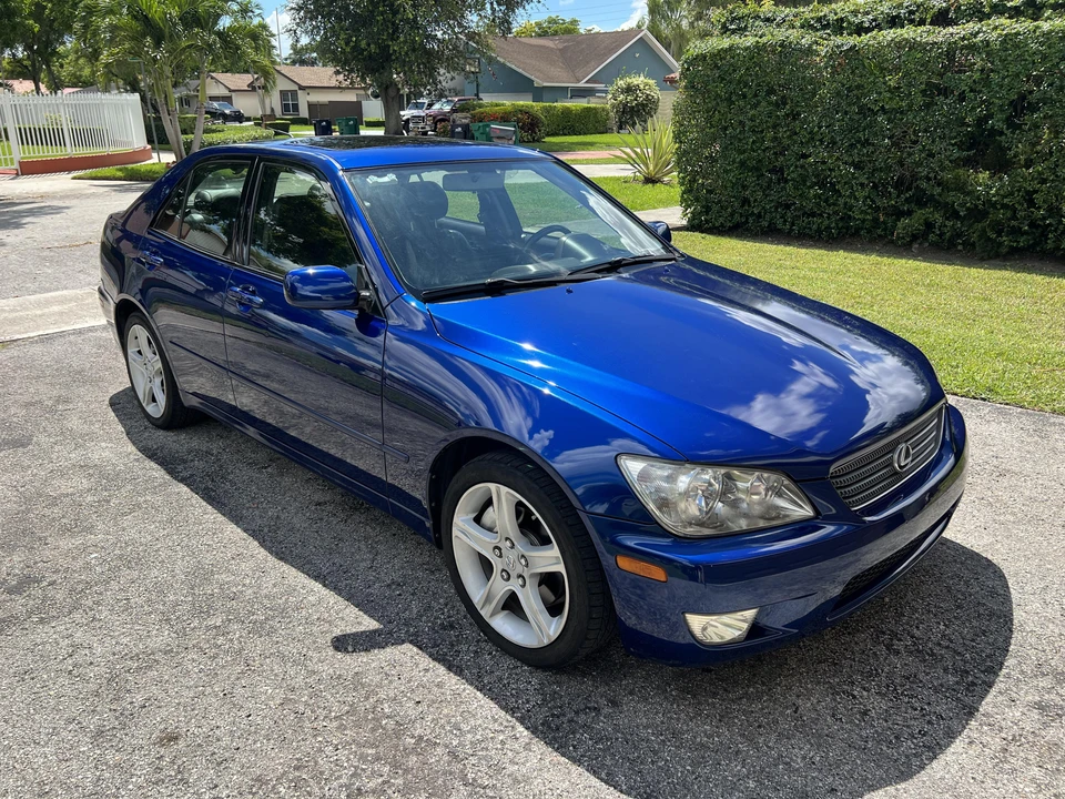 2001 Lexus IS 1st Gen - Image 13 of 30