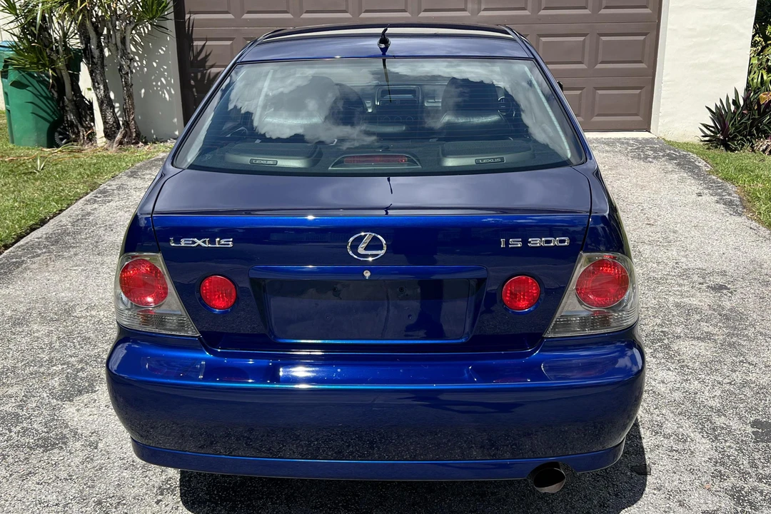 2001 Lexus IS 1st Gen - Image 5 of 30