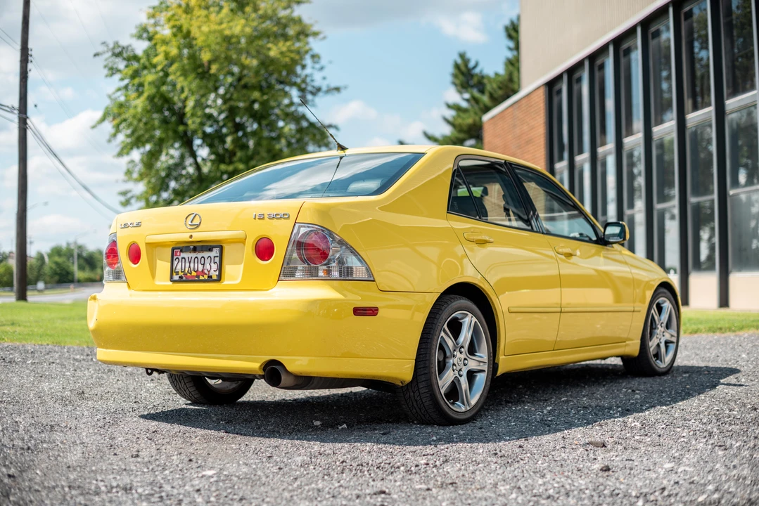 2001 Lexus IS 1st Gen - Image 15 of 31