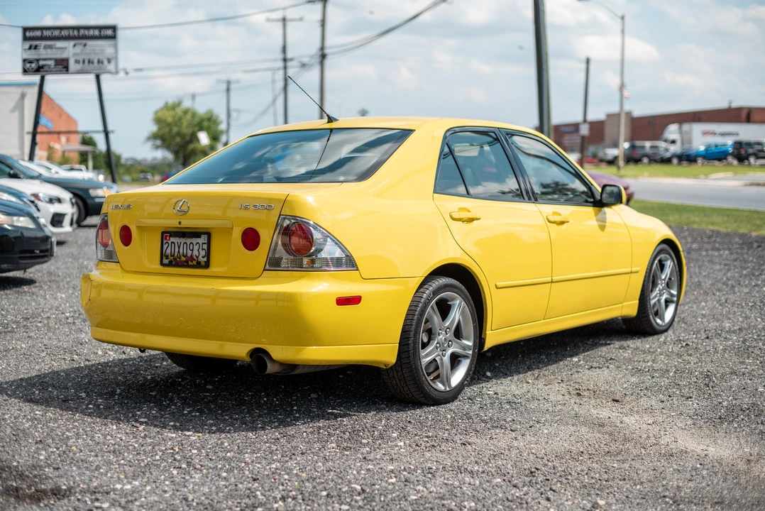 2001 Lexus IS 1st Gen - Image 16 of 31